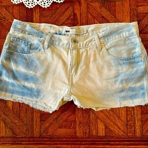 Levi cut off denim shorts